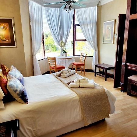 The Wooden Leg Guesthouse Kleinmond ภายนอก รูปภาพ