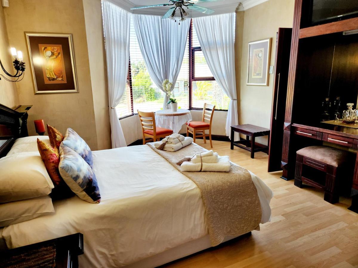 The Wooden Leg Guesthouse Kleinmond ภายนอก รูปภาพ