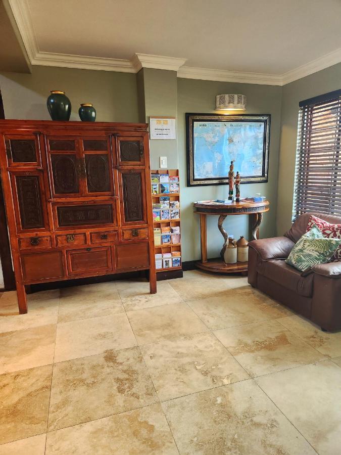 The Wooden Leg Guesthouse Kleinmond ภายนอก รูปภาพ