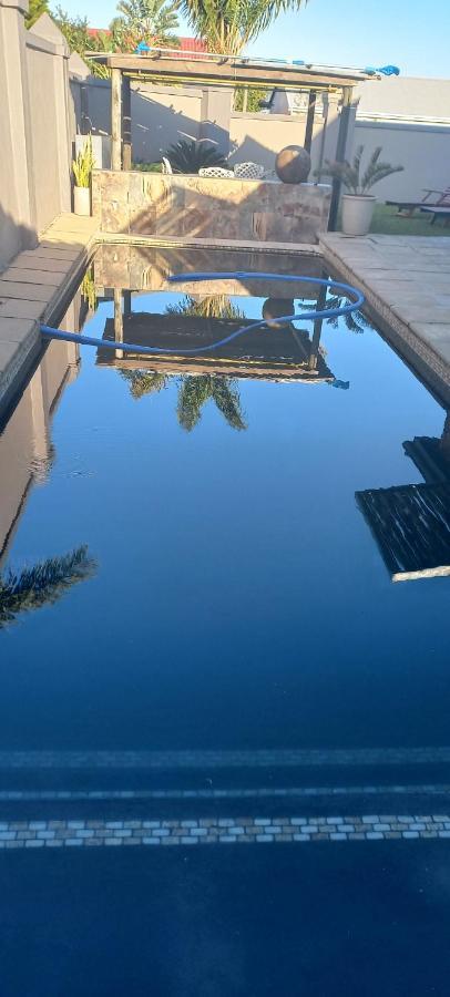 The Wooden Leg Guesthouse Kleinmond ภายนอก รูปภาพ